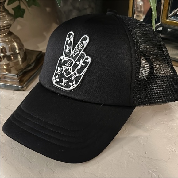 Black Peace Sign Women\'s Hat